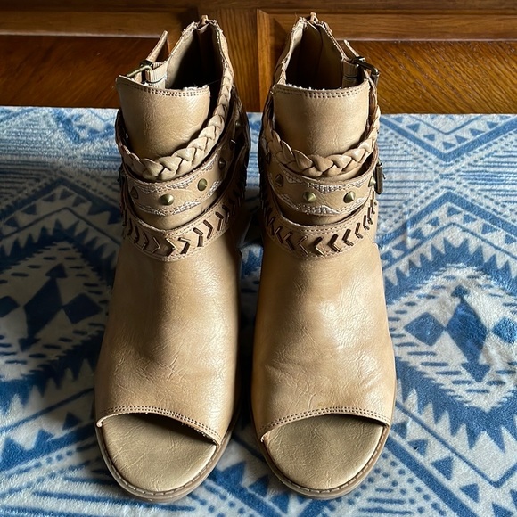 Open toe booties - Picture 2 of 4